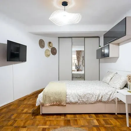 Velo Studio In City Center Apartment *